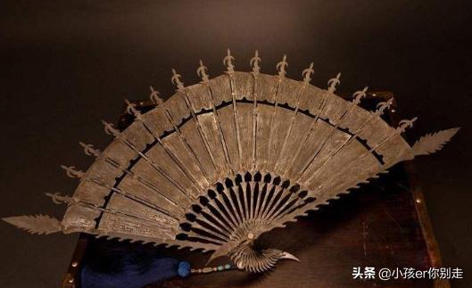 武器有扇子（武器是扇子）